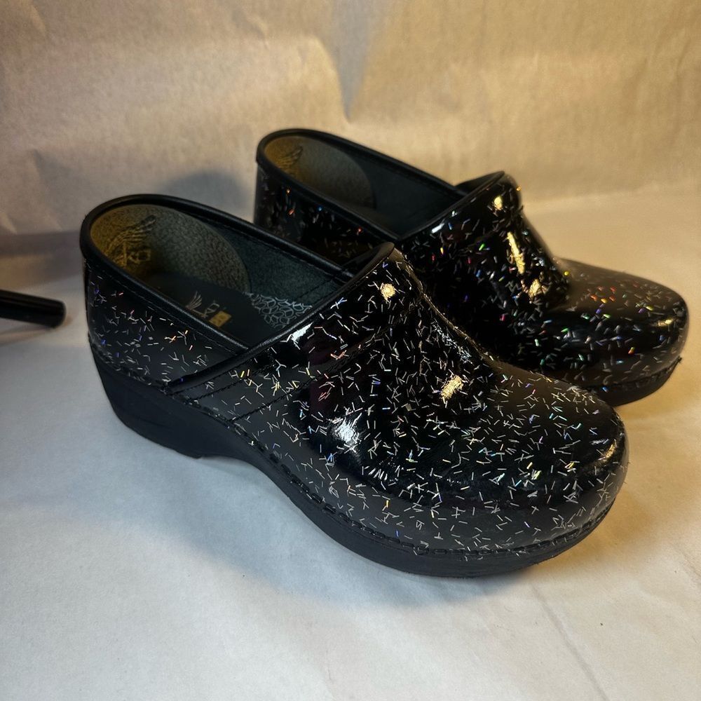dansko XP 2.0 Rainbow Confetti Clogs Slip on Confort Shoes Size 37 US size 6/6.5